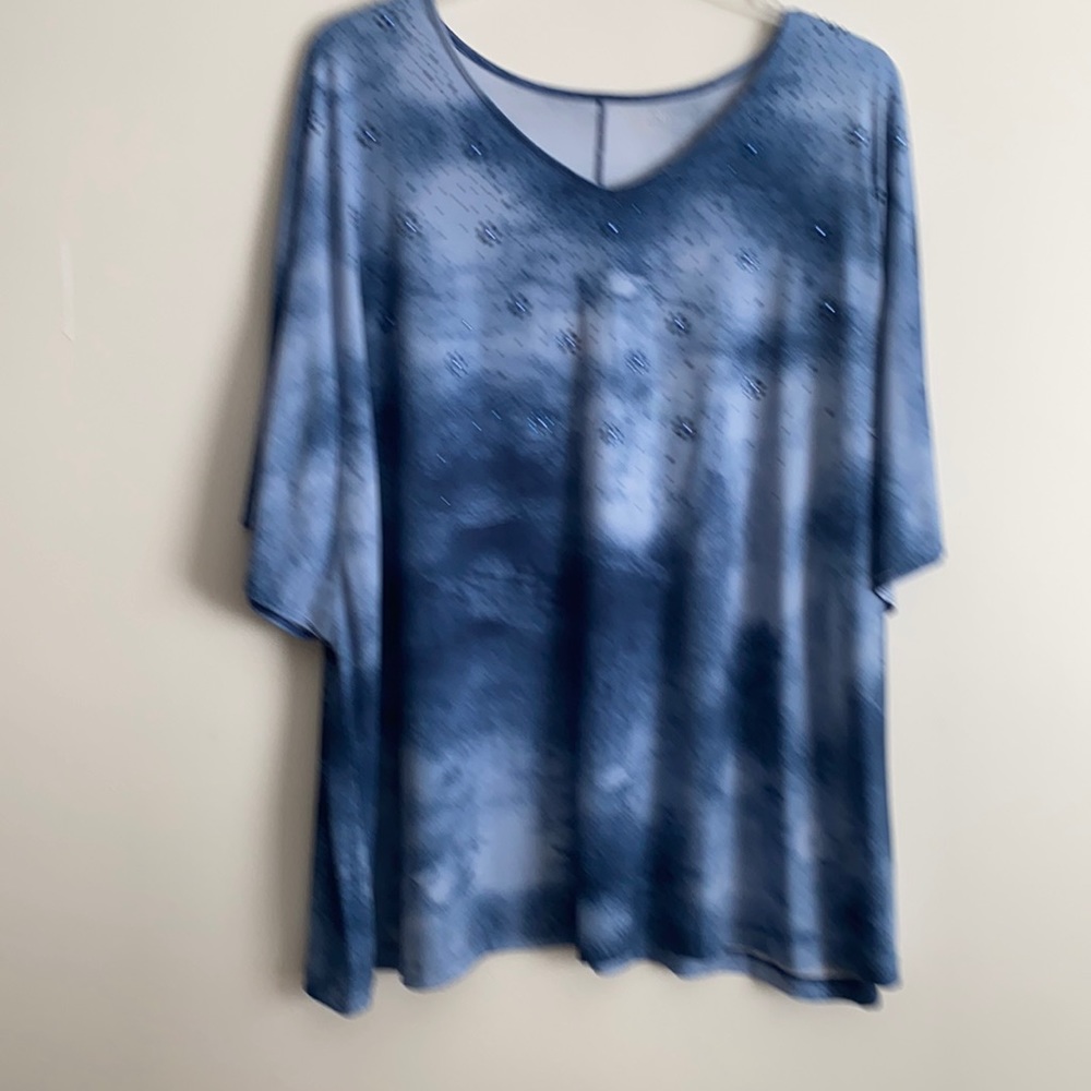 Catherine’s blue top Size 3X (26/28 W)